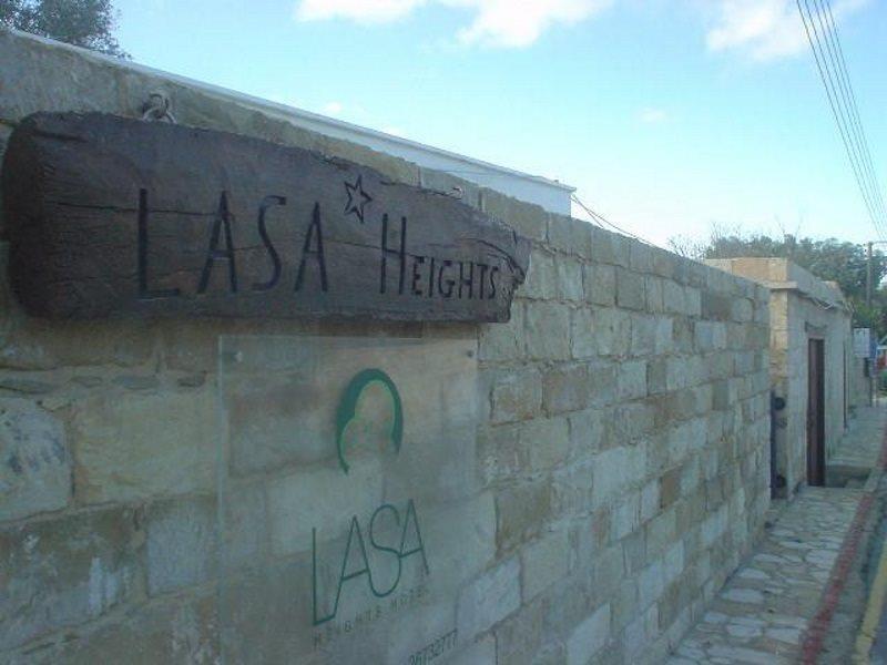 Lasa Heights Hotel Bagian luar foto